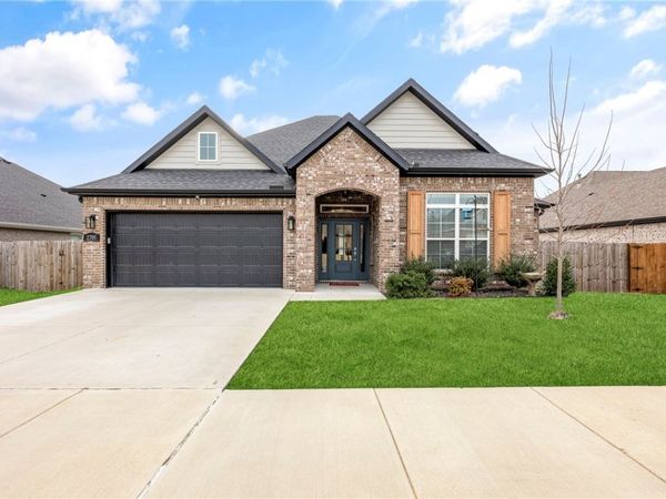 2705 S Angels Road, Fayetteville, AR 72701