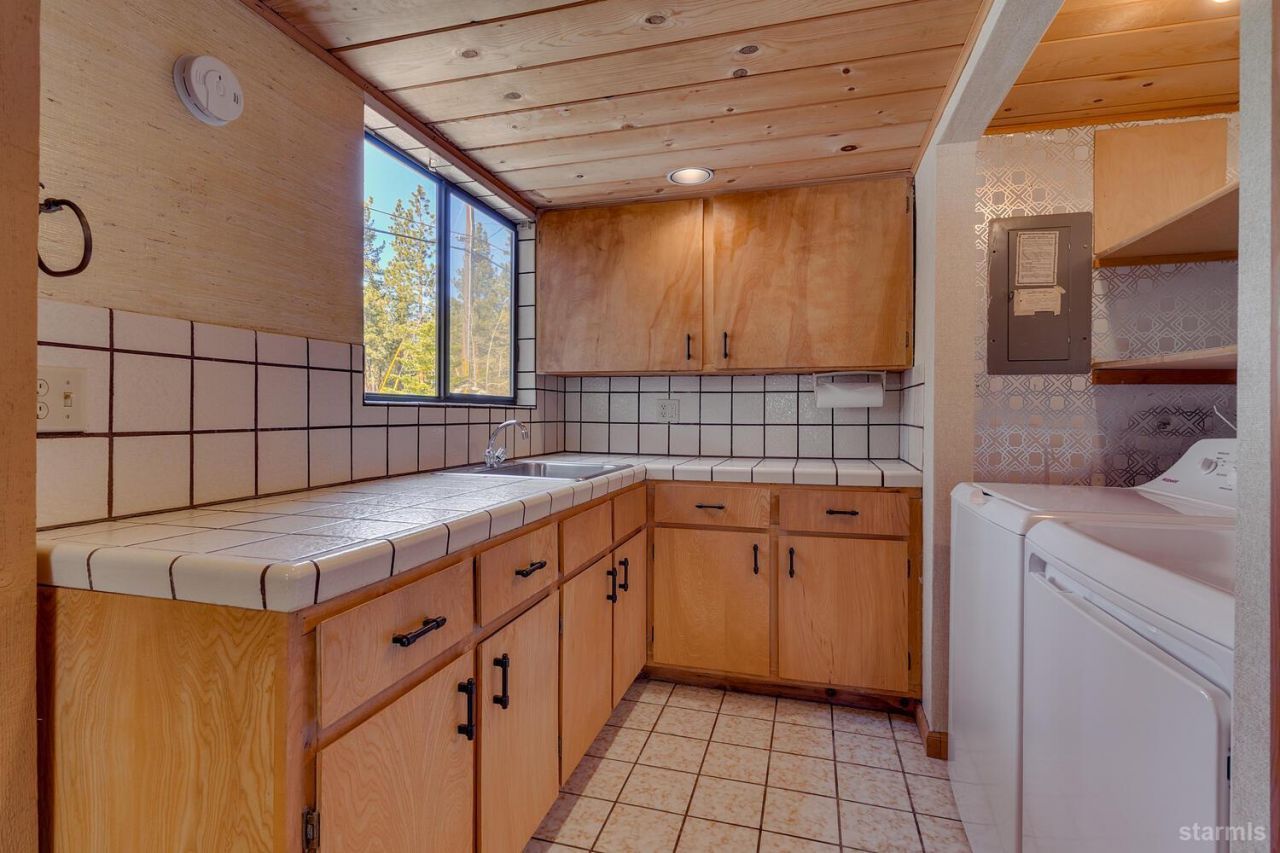 345 Granite Drive, Stateline, NV 89449 Photo