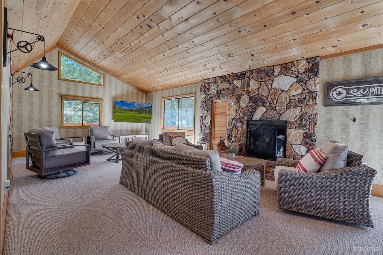 345 Granite Drive, Stateline, NV 89449 Photo