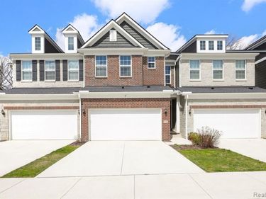 676 N Peppermint Drive N, Rochester Hills, MI 48307