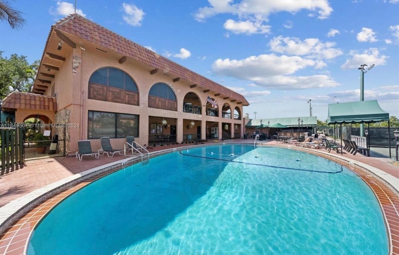 610 Tennis Club Drive, Unit 403, Fort Lauderdale, FL 33311 Photo