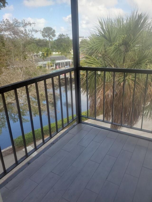 610 Tennis Club Drive, Unit 403, Fort Lauderdale, FL 33311 Photo