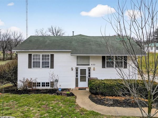 920 N 7th Street , Elsberry, MO 63343