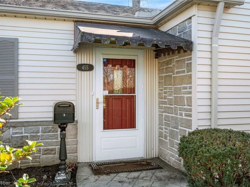 455 Vineland Road, Bay Village, OH 44140 Photo 2