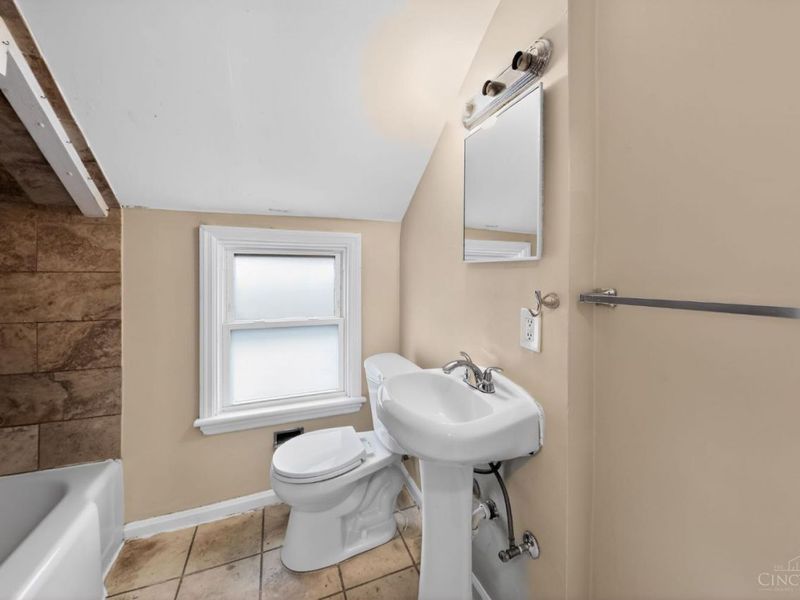 1735 Ashbrook Drive, Cincinnati, OH 45238 Photo 18