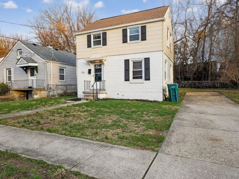 1735 Ashbrook Drive, Cincinnati, OH 45238 Photo 2