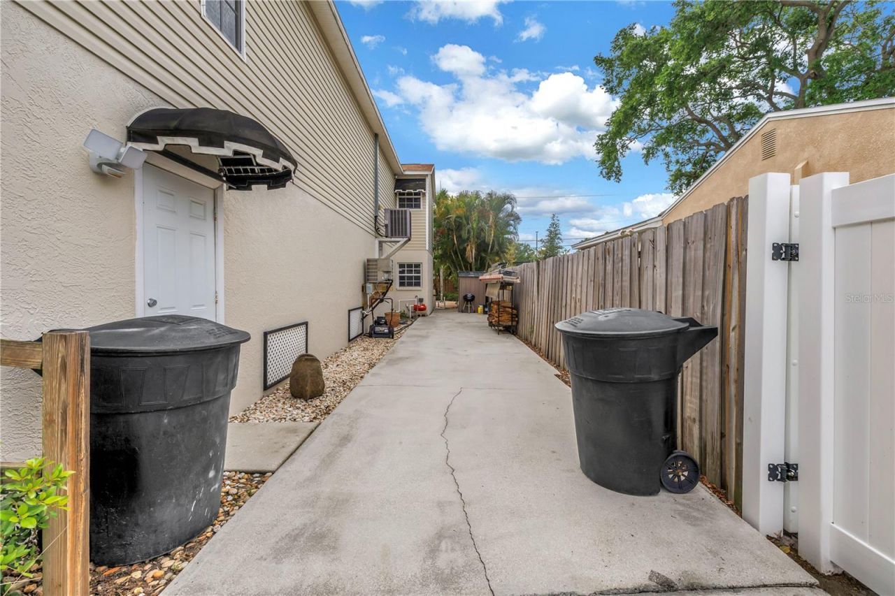 786 59th Avenue Ne, Saint Petersburg, FL 33703 Photo