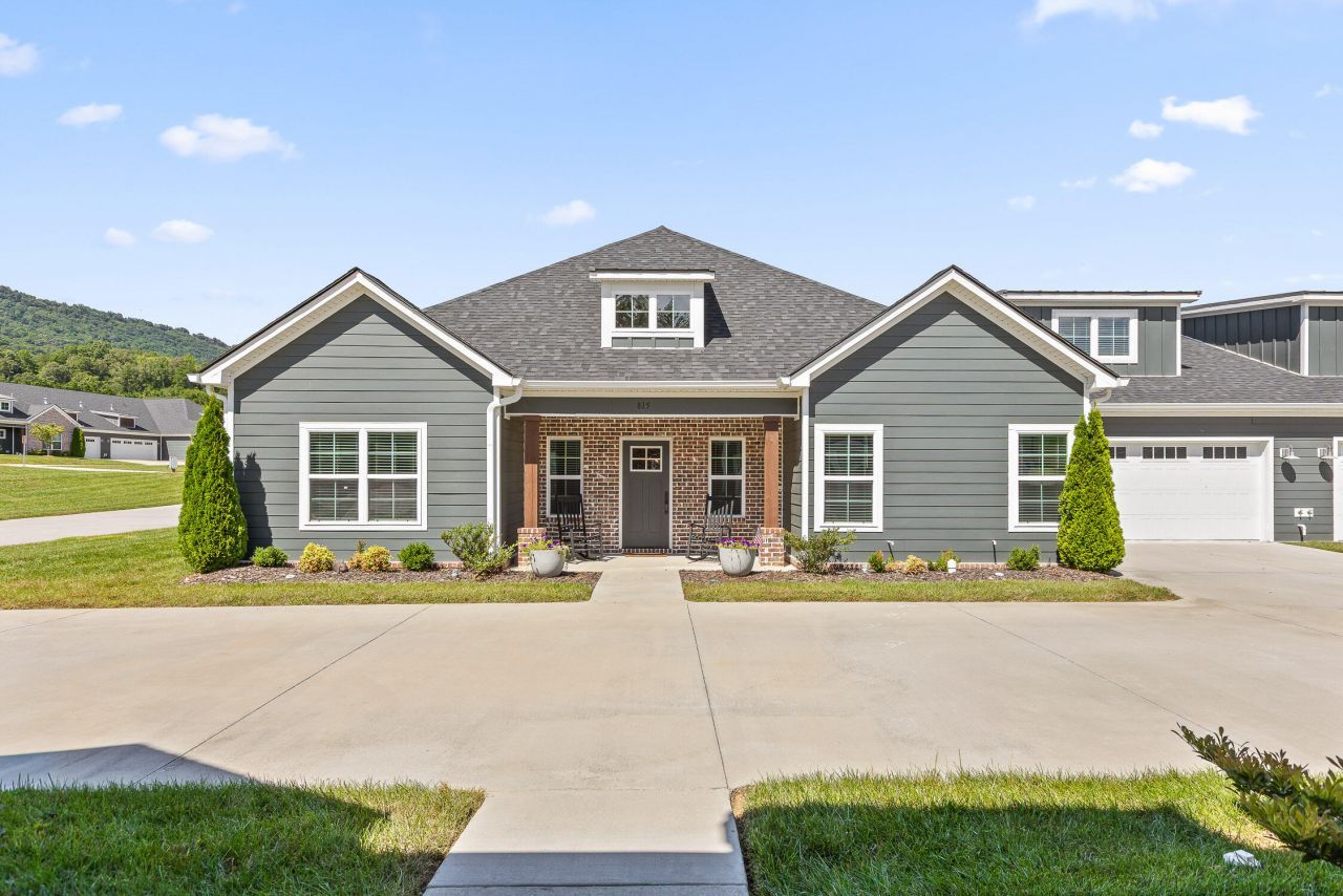 815 Wellstone Drive, Chattanooga, TN 37405 Main Photo
