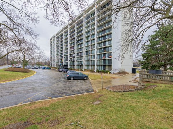 2015 S Finley Road, Unit 801, Lombard, IL 60148