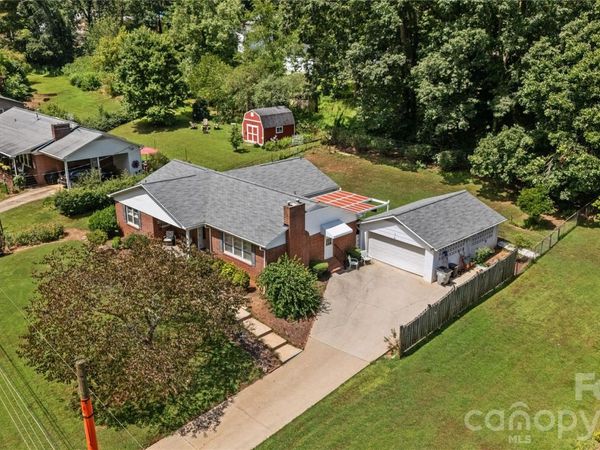 308 Taubrook Place NW, Lenoir, NC 28645