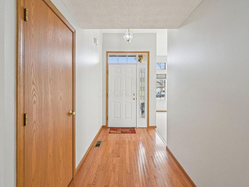 2091 Mayflower Circle, Grove City, OH 43123 Photo 10