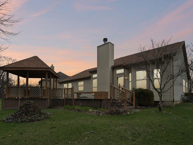 2091 Mayflower Circle, Grove City, OH 43123 Photo 2