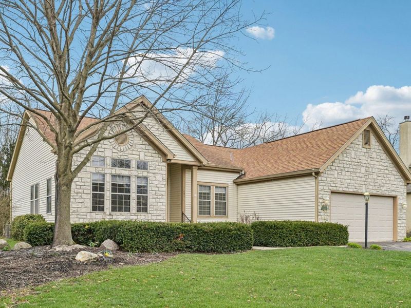 2091 Mayflower Circle, Grove City, OH 43123 Photo 3