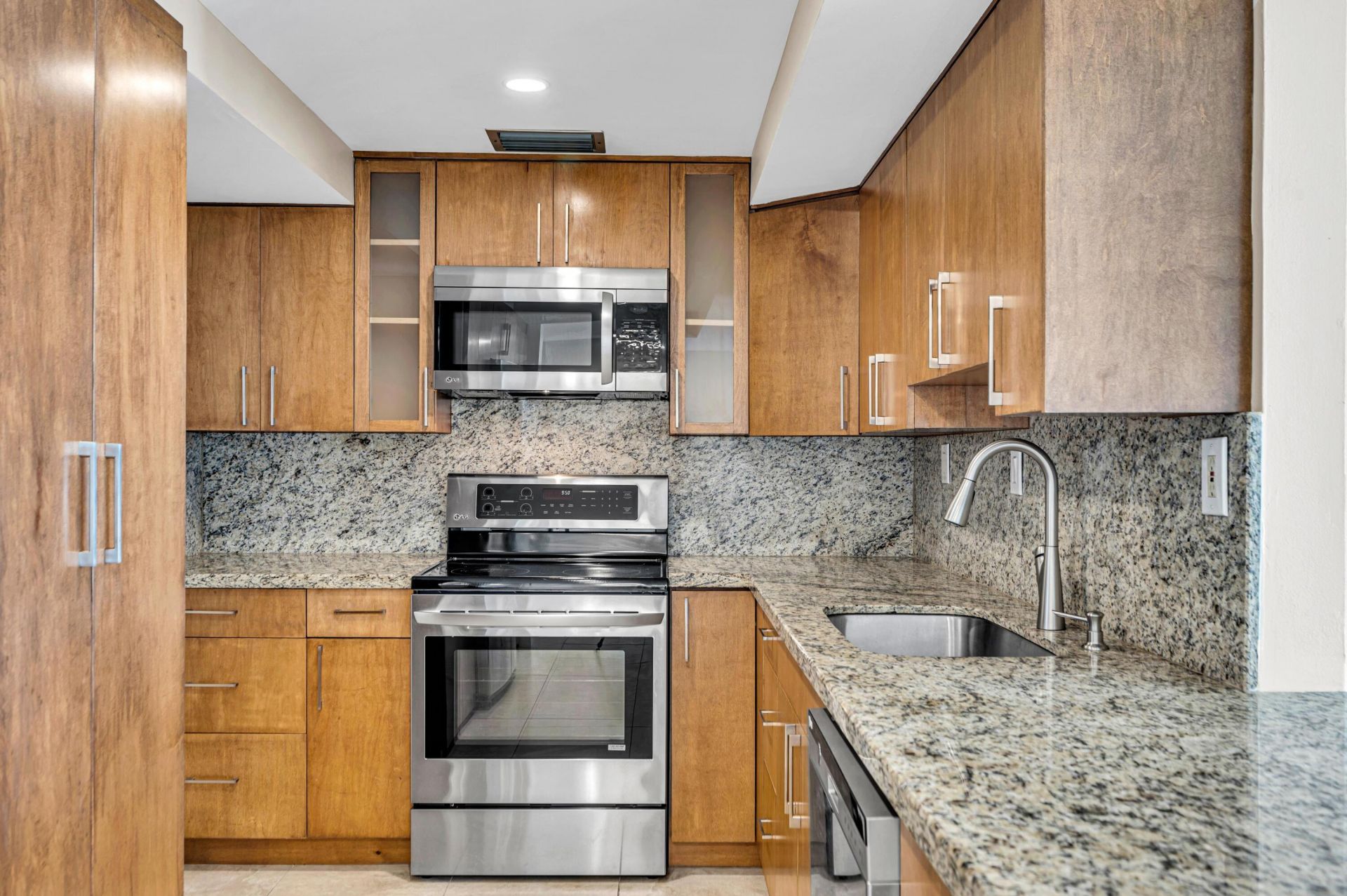 525 N Ocean Boulevard, Unit 1217, Pompano Beach, FL 33062 Photo