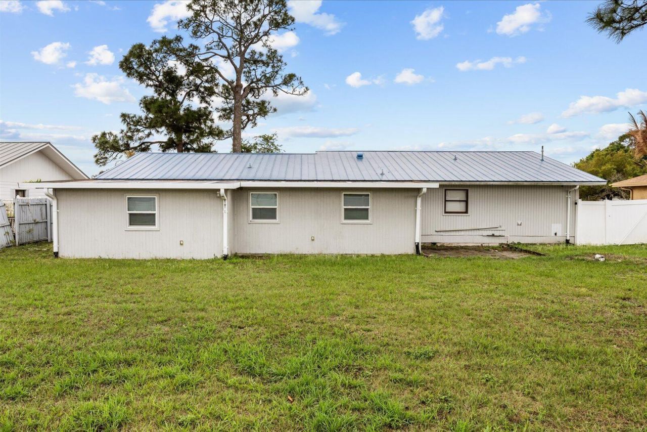 949 SE Breakwater Avenue, Port Saint Lucie, FL 34983 Photo