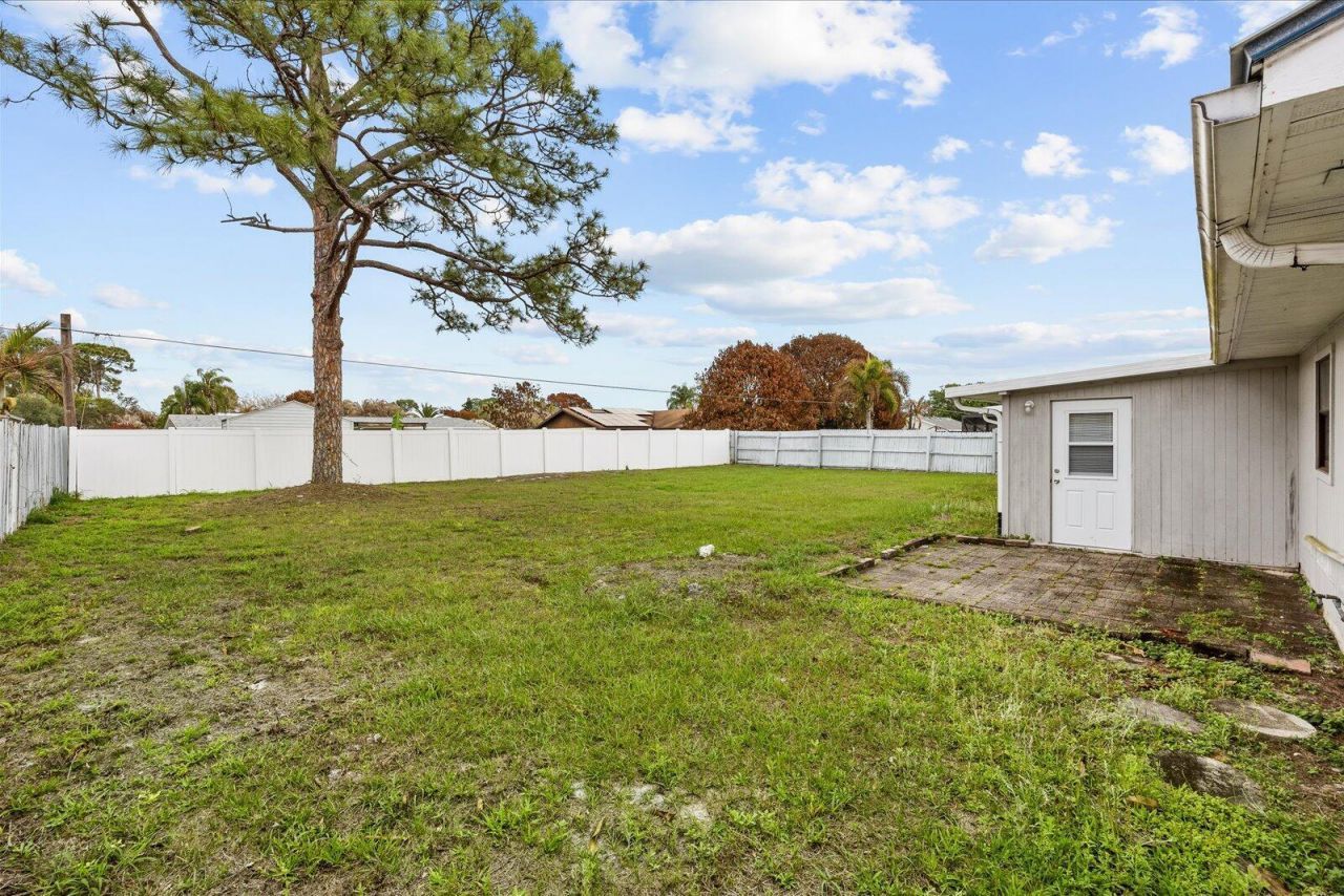 949 SE Breakwater Avenue, Port Saint Lucie, FL 34983 Photo