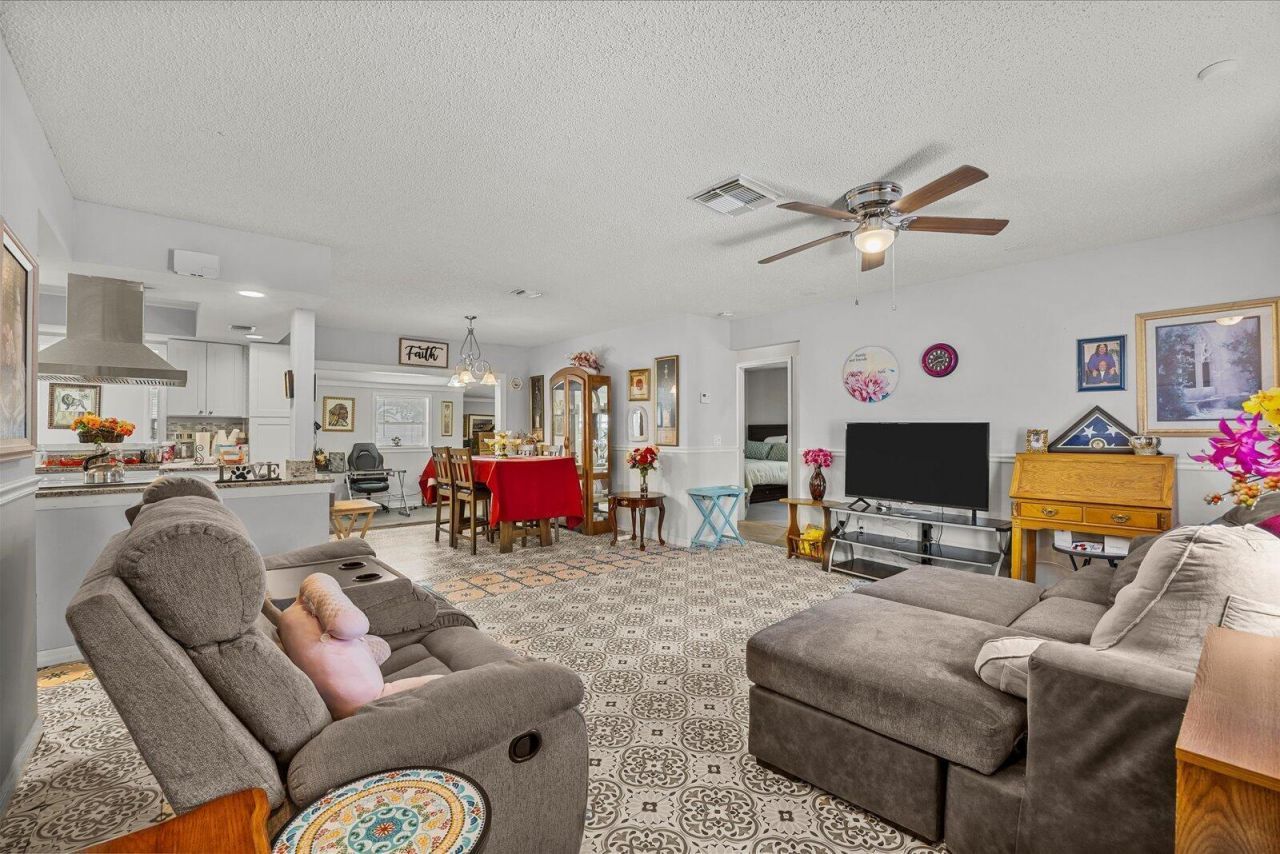 949 SE Breakwater Avenue, Port Saint Lucie, FL 34983 Photo