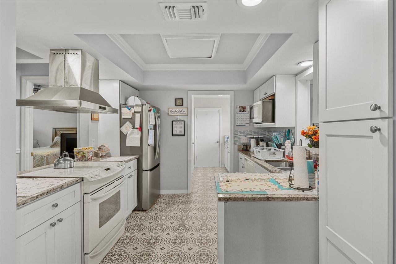 949 SE Breakwater Avenue, Port Saint Lucie, FL 34983 Photo