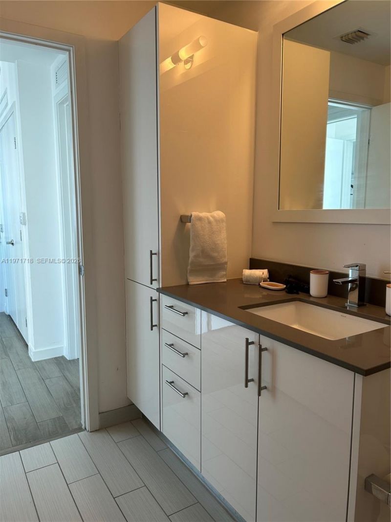 999 SW 1st Ave, Unit 2114, Miami, FL 33130 Photo