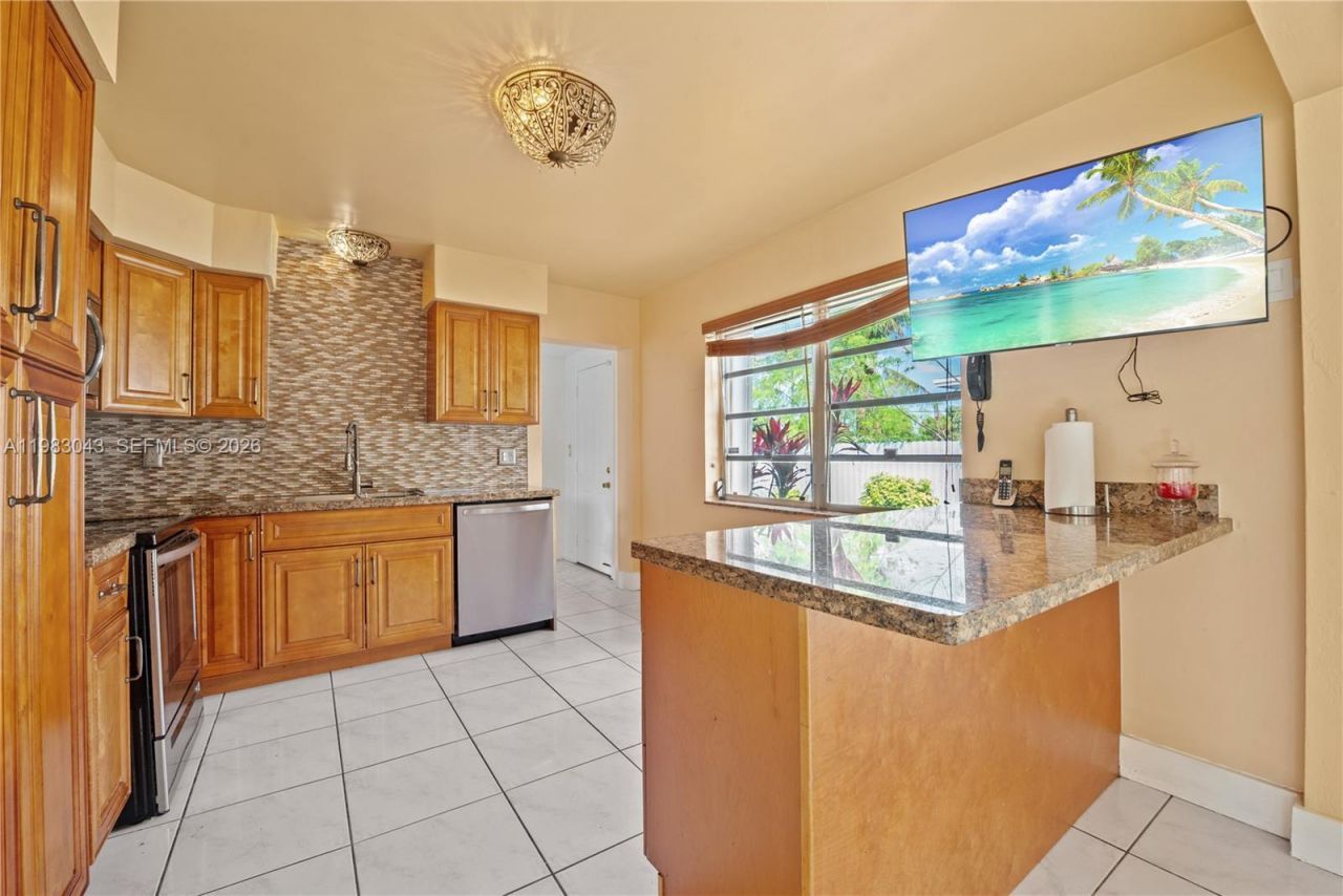 2055 NW 132nd St , Miami, FL 33167 Photo