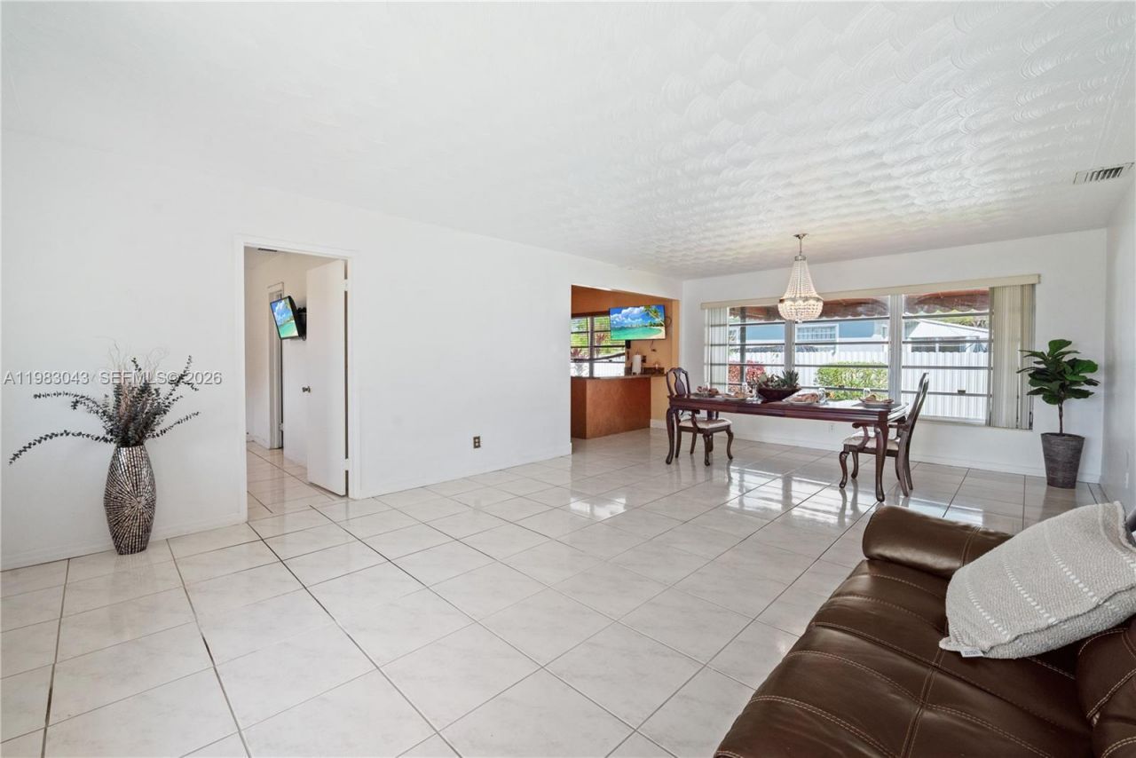 2055 NW 132nd St , Miami, FL 33167 Photo