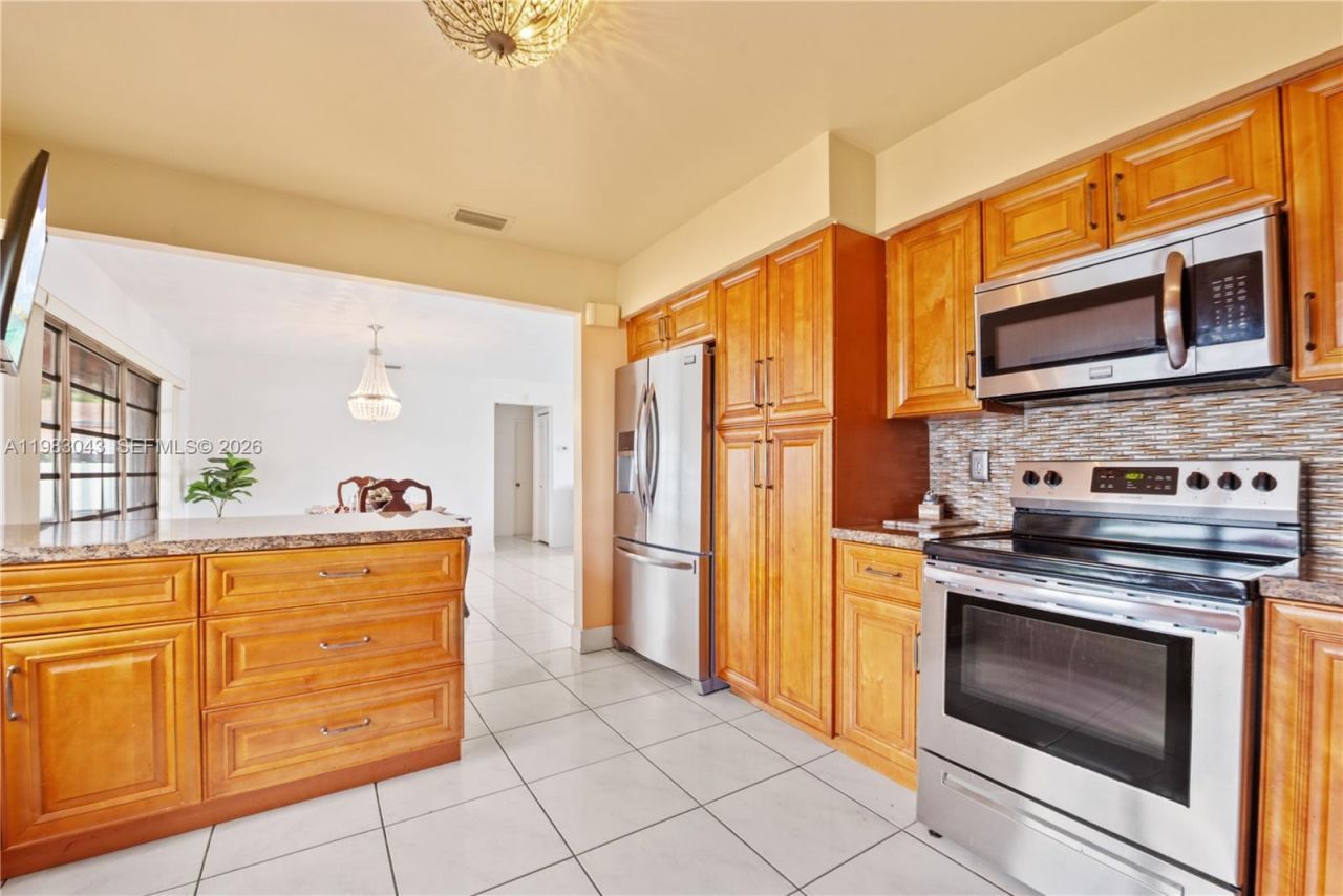 2055 NW 132nd St , Miami, FL 33167 Photo