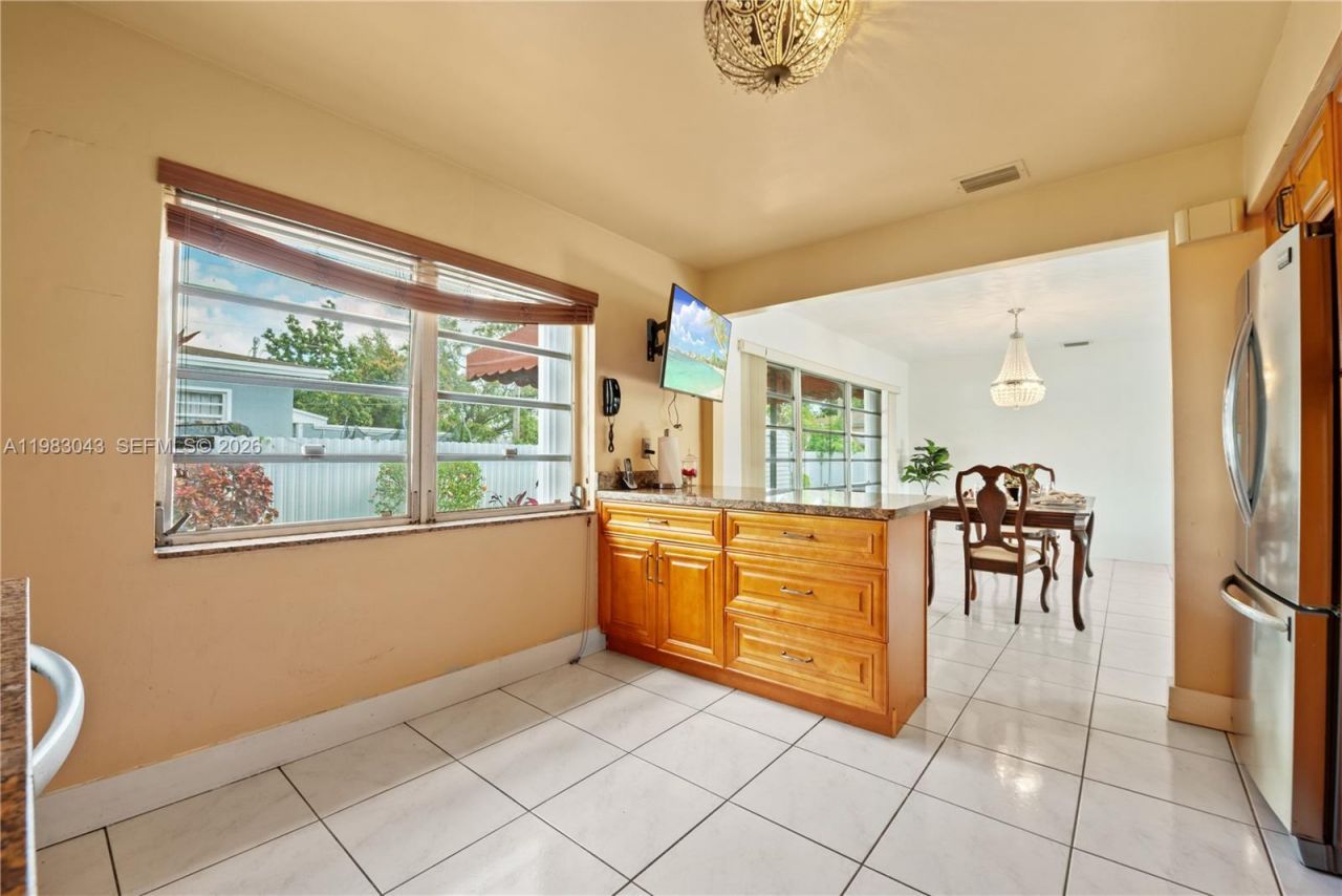 2055 NW 132nd St , Miami, FL 33167 Photo