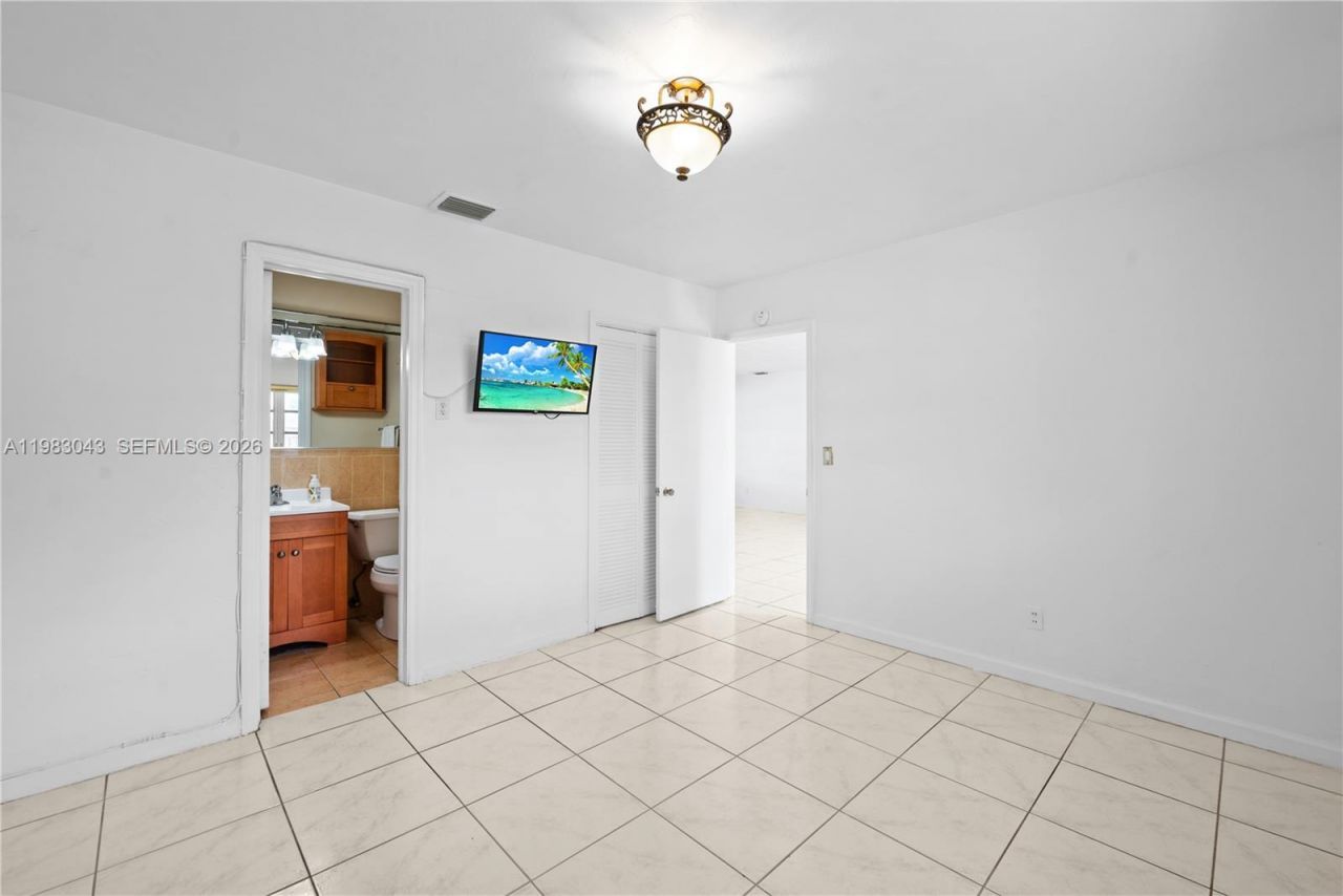 2055 NW 132nd St , Miami, FL 33167 Photo