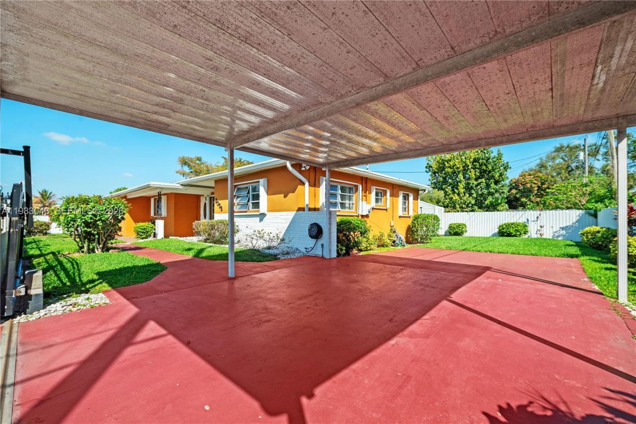 2055 NW 132nd St , Miami, FL 33167 Photo