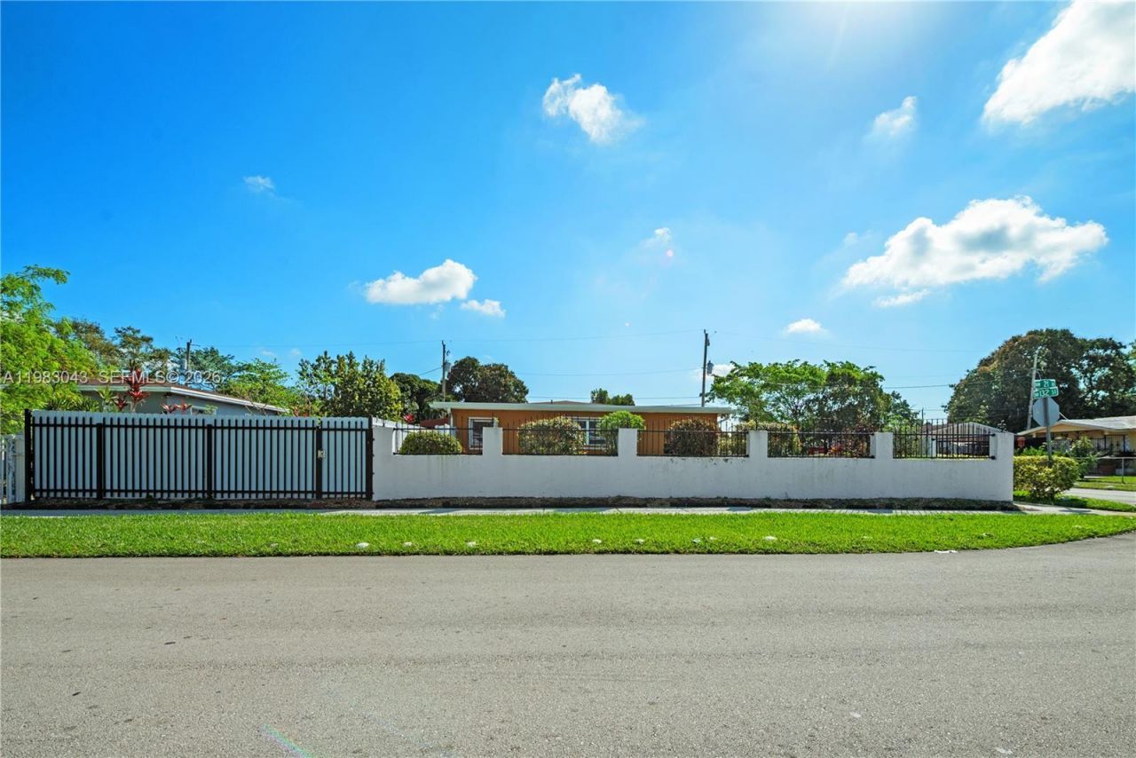 2055 NW 132nd St , Miami, FL 33167 Photo