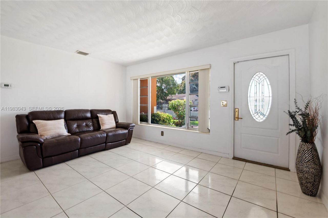 2055 NW 132nd St , Miami, FL 33167 Photo