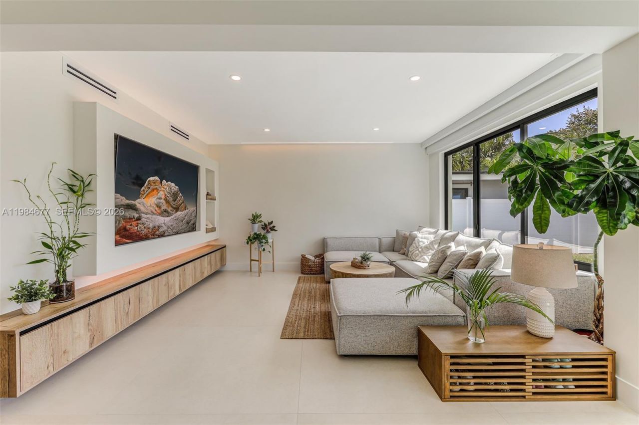 905 Fairway Drive , Miami Beach, FL 33141 Photo