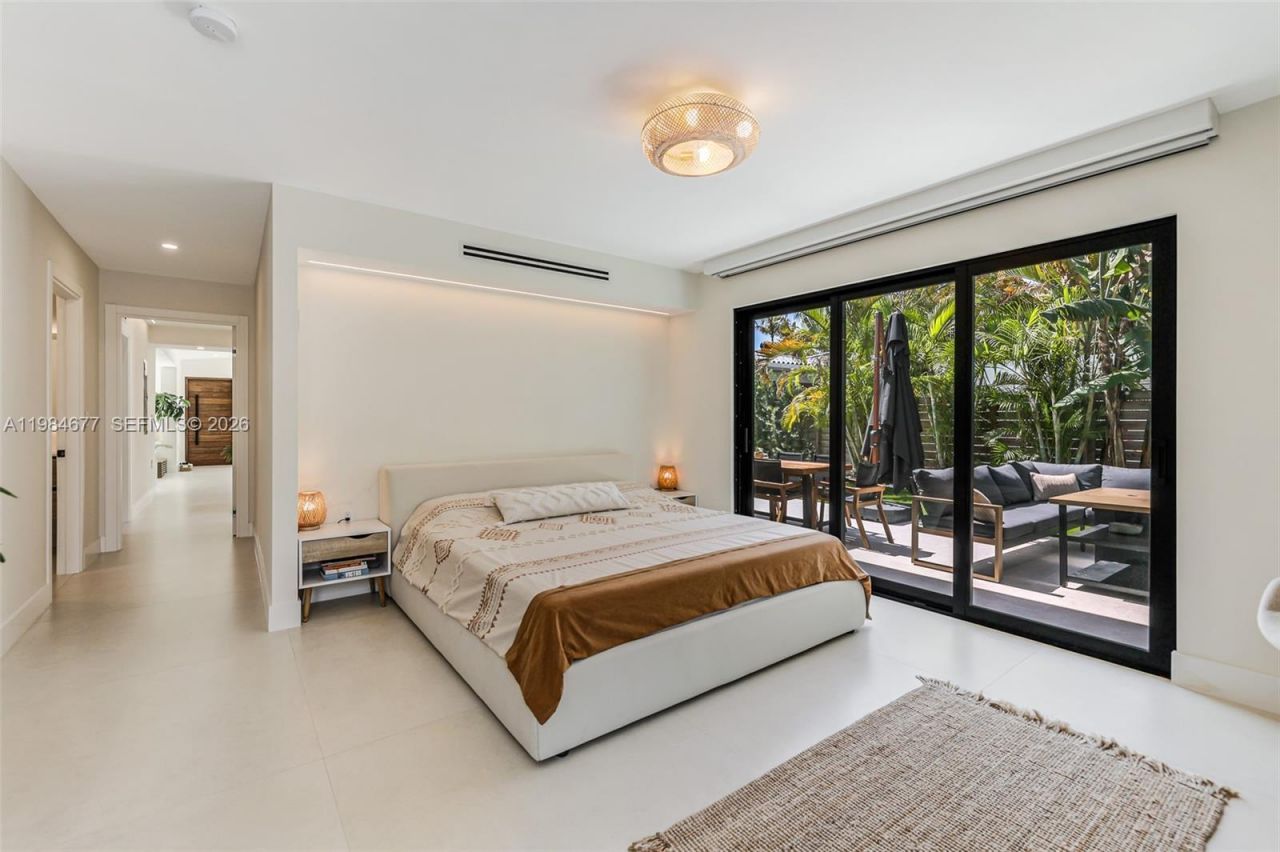 905 Fairway Drive , Miami Beach, FL 33141 Photo