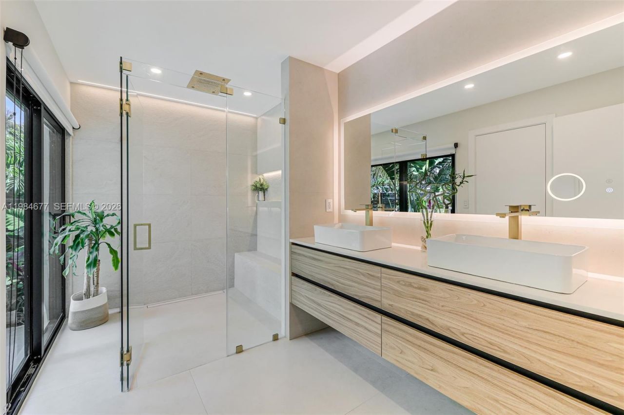 905 Fairway Drive , Miami Beach, FL 33141 Photo