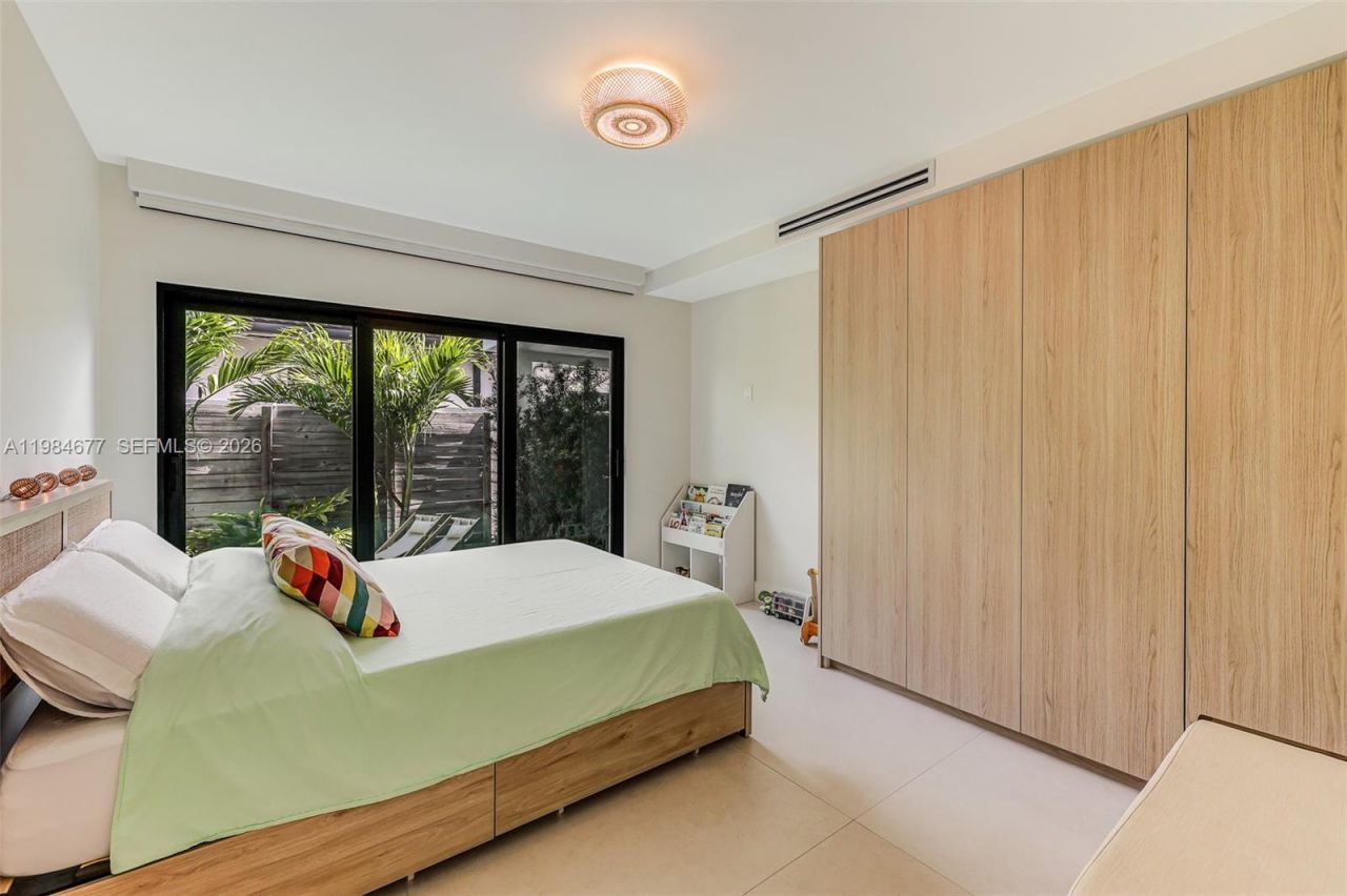 905 Fairway Drive , Miami Beach, FL 33141 Photo