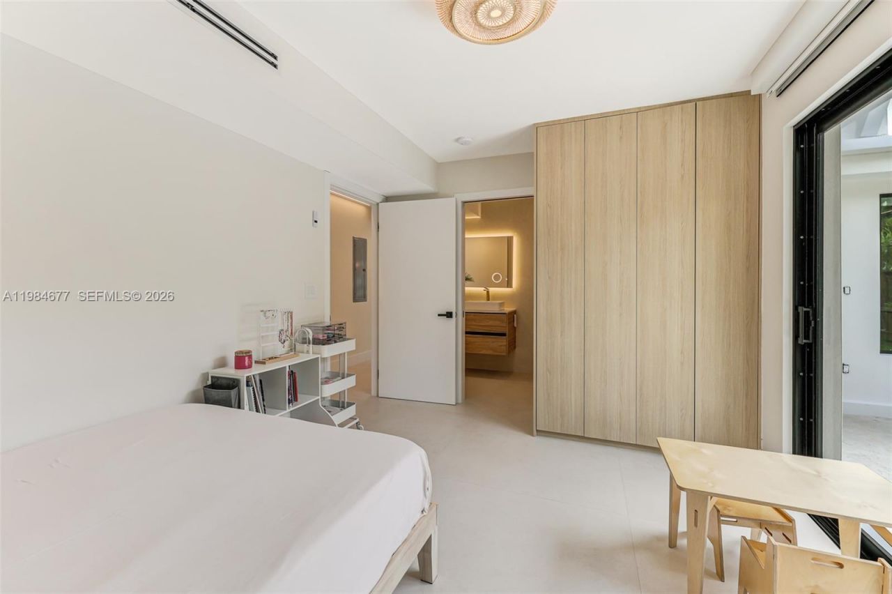 905 Fairway Drive , Miami Beach, FL 33141 Photo