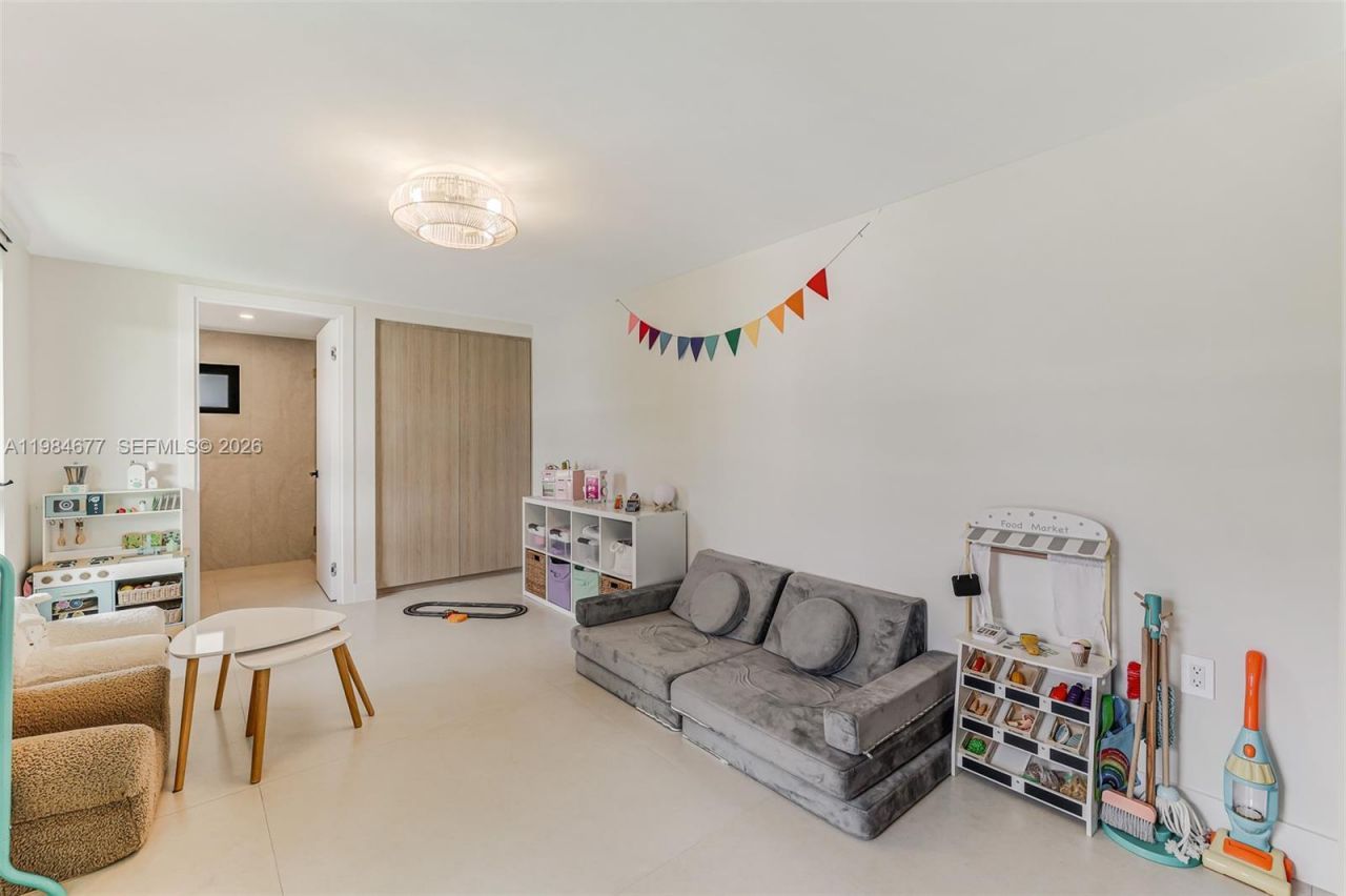 905 Fairway Drive , Miami Beach, FL 33141 Photo