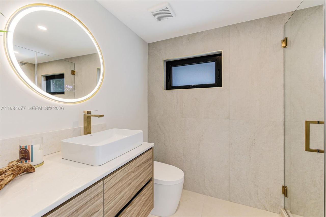 905 Fairway Drive , Miami Beach, FL 33141 Photo