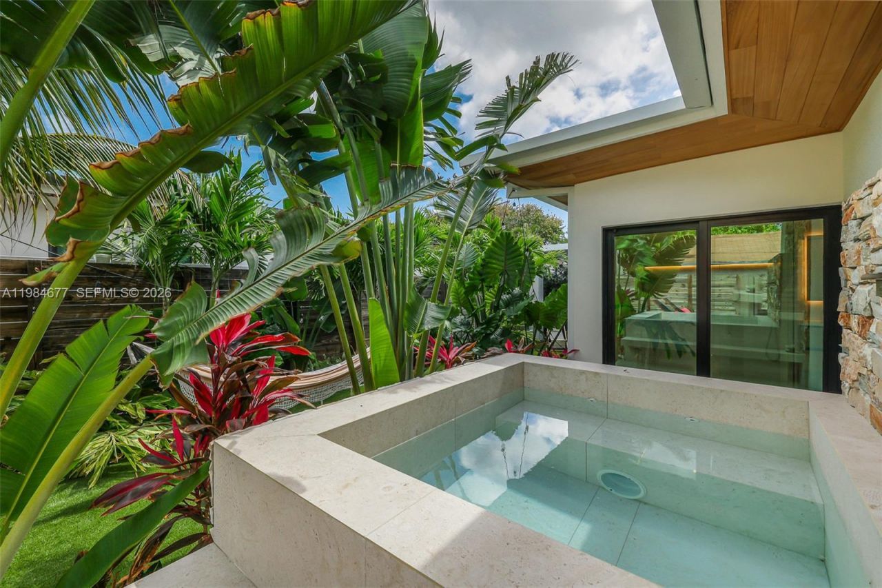 905 Fairway Drive , Miami Beach, FL 33141 Photo