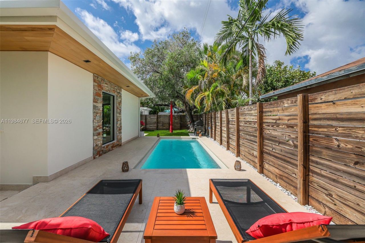 905 Fairway Drive , Miami Beach, FL 33141 Photo