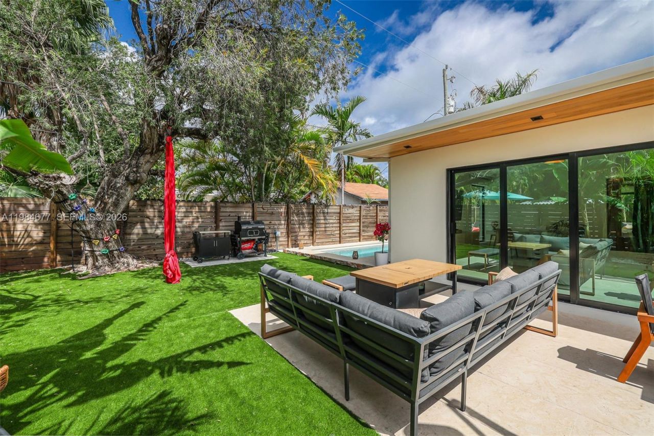 905 Fairway Drive , Miami Beach, FL 33141 Photo