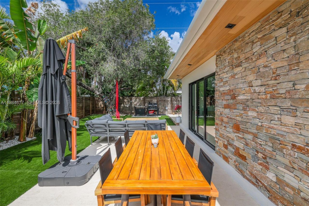 905 Fairway Drive , Miami Beach, FL 33141 Photo