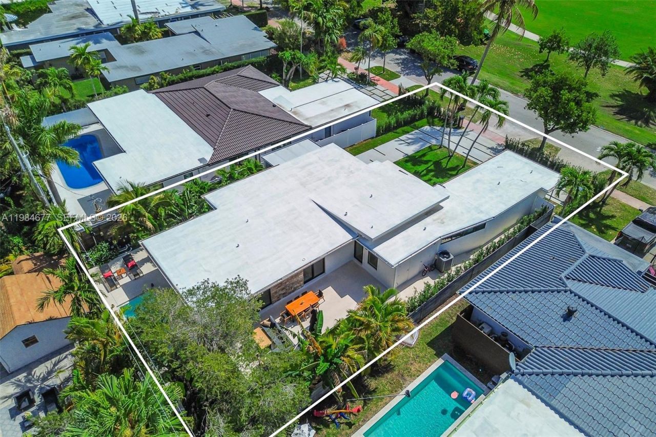 905 Fairway Drive , Miami Beach, FL 33141 Photo