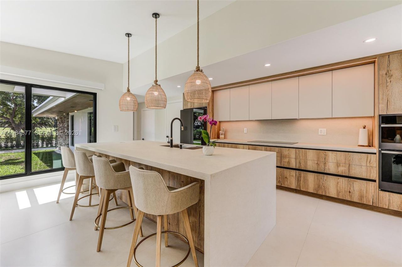 905 Fairway Drive , Miami Beach, FL 33141 Photo