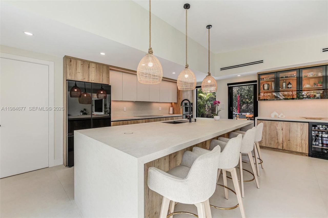 905 Fairway Drive , Miami Beach, FL 33141 Photo