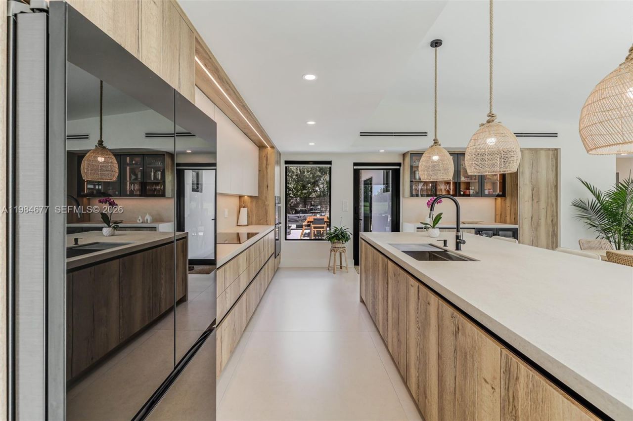 905 Fairway Drive , Miami Beach, FL 33141 Photo