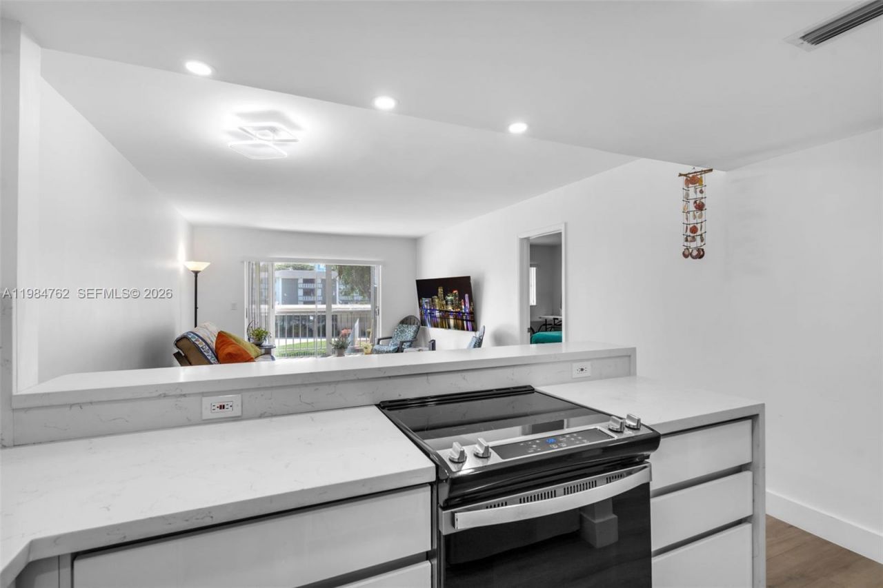 1101 Hillcrest Ct, Unit 206, Hollywood, FL 33021 Photo