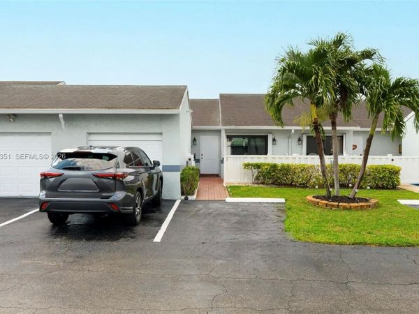 2640 Gately Dr W, Unit 1102, West Palm Beach, FL 33415