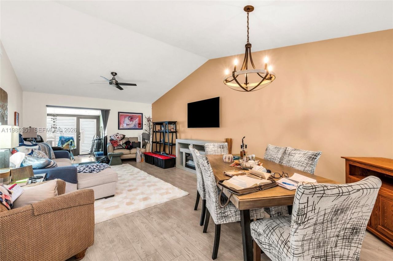 2640 W Gately Dr W, Unit 1102, West Palm Beach, FL 33415 Photo