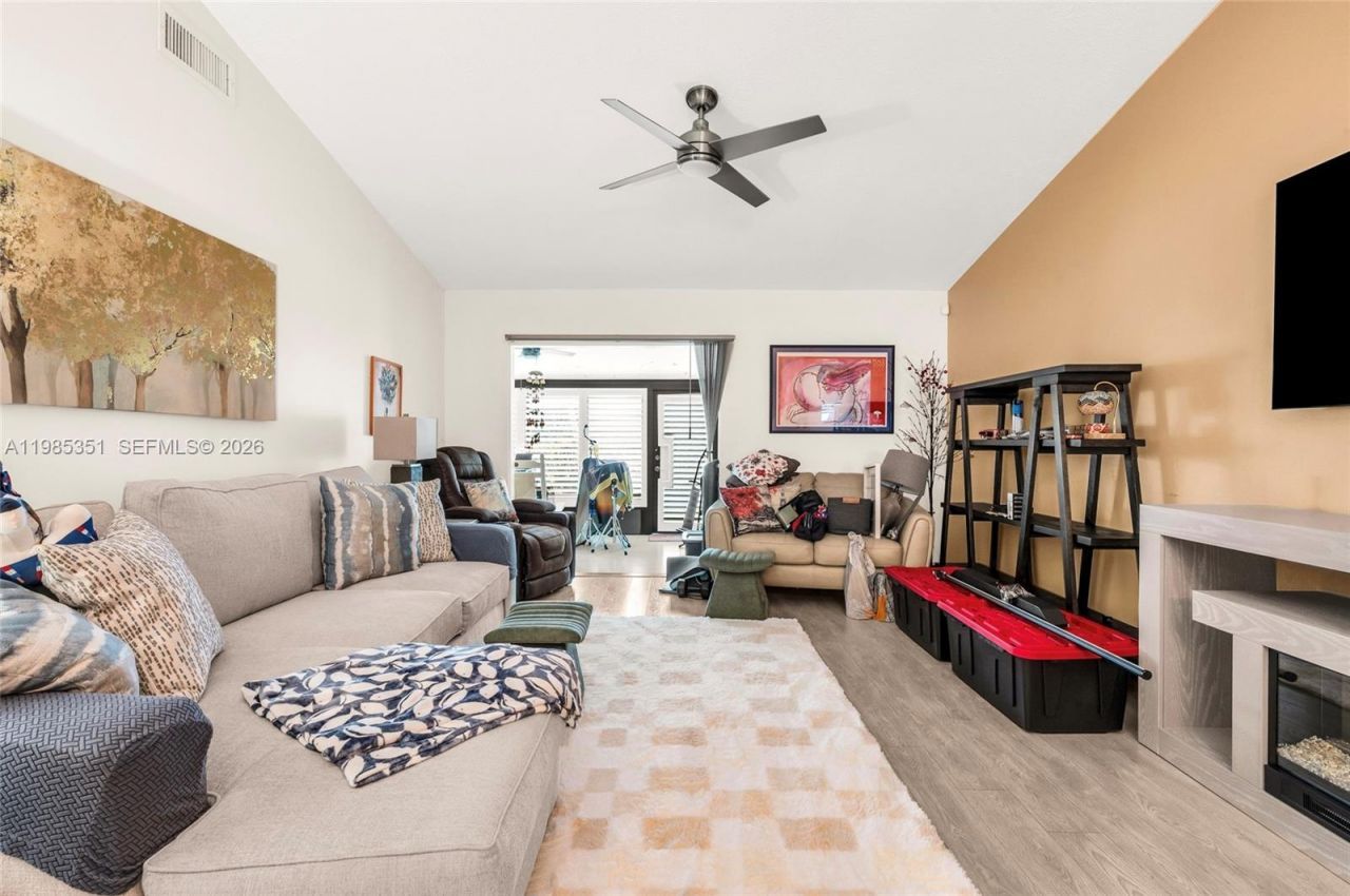 2640 W Gately Dr W, Unit 1102, West Palm Beach, FL 33415 Photo